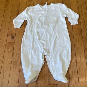 VTG BABYRAGEOUS WHITE TEDDY BEAR GRAPHIC ONESIE PAJAMAS SIZE 9M 100% COTTON